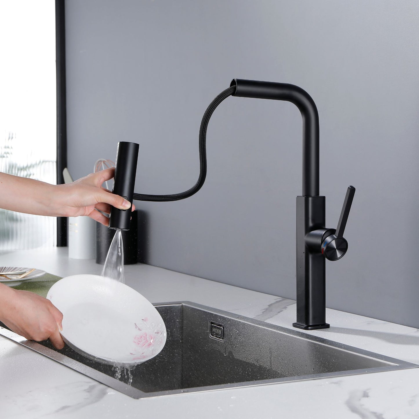 Dowler Single Handle Pull-Out Kitchen Faucet-KF2404